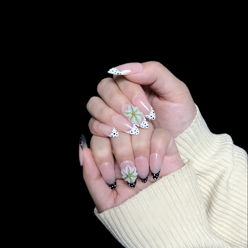 Retro Fashion Polka Dot Stereo Wearable Nails Black and White Contrasting French Design Popular Style Nail Art for Dating