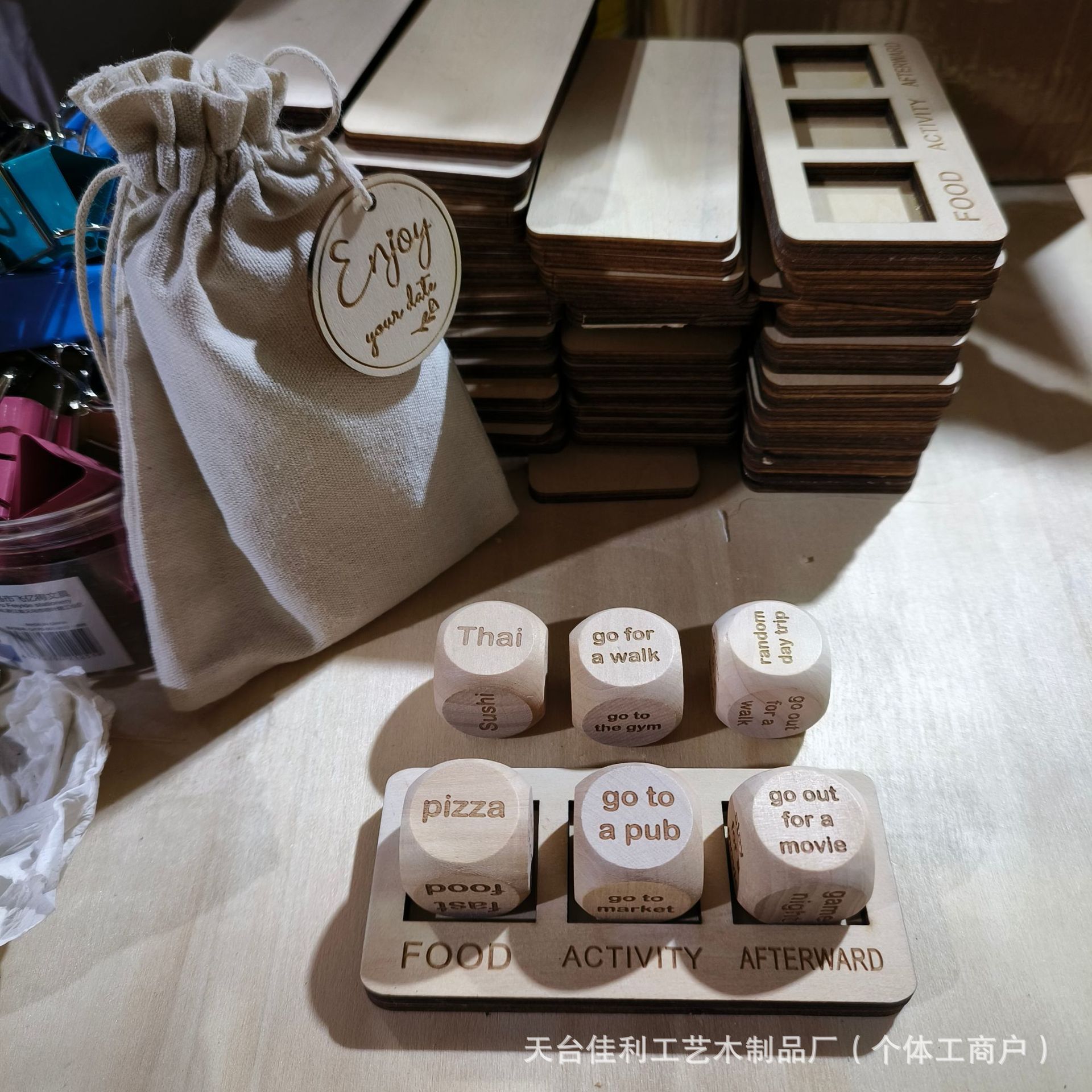 Amazon estación independiente de madera popular beber Fecha NightDiceAfterDarkm