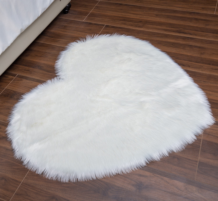 Pink Plush Heart-Shaped Carpet, Bedroom Bedside Floor Mat, Living Room Coffee Table Mat, Imitation Wool Decoration