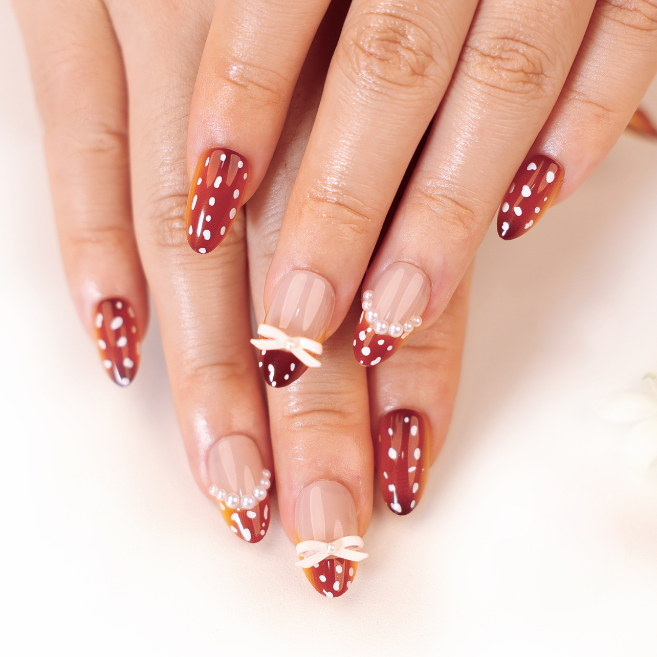 French Brown European and American Wearable Nails Short Almond Nails White Polka Dot Pearl Bow Manicure Fake Nails