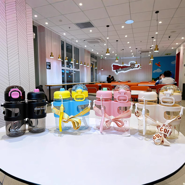 Yitong red doble taza de plástico de bebida doble taza dulce taza de paja taza de agua nuevo tipo de dibujos animados portátiles hervidor de agua para niños