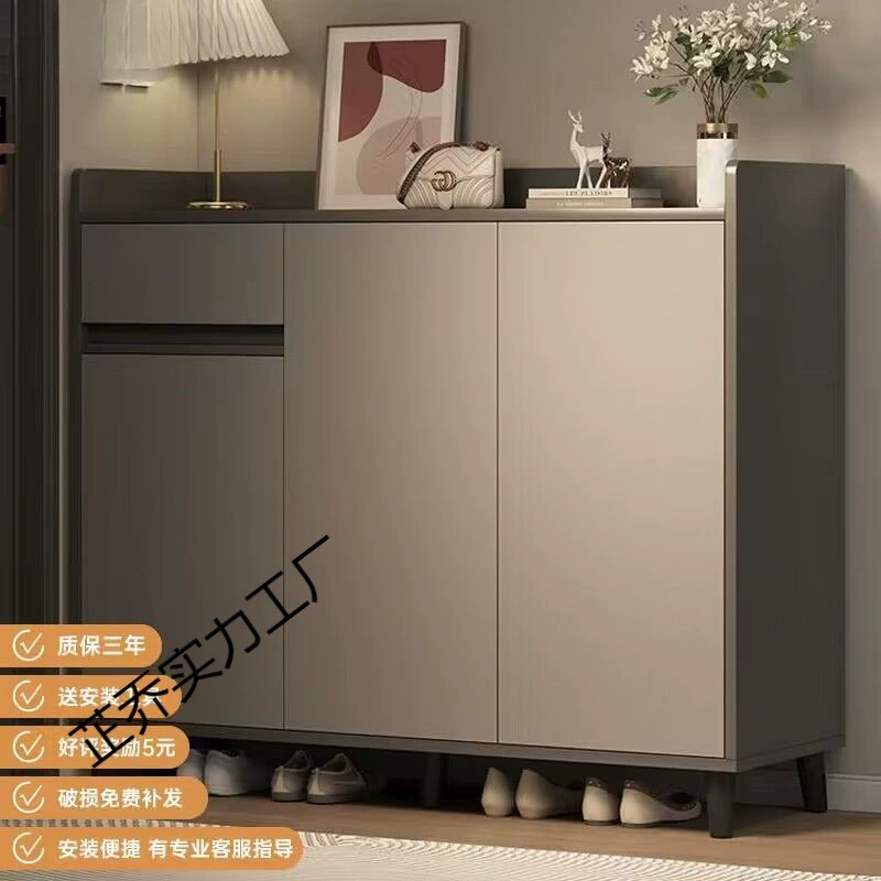 Шкаф для обуви для домашнего входа. Новая популярная модель 2024 года. Встроенный шкаф для хранения вещей в прихожей с ножками из массива дерева и многослойной полкой для обуви.