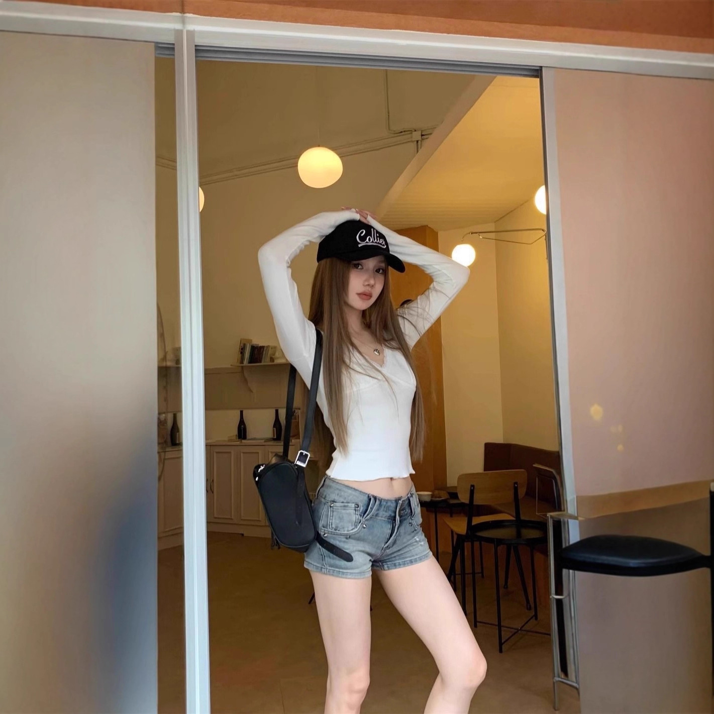纯欲风性感显胸辣妹深V领长袖T恤女早春新款韩版修身高腰露脐上衣