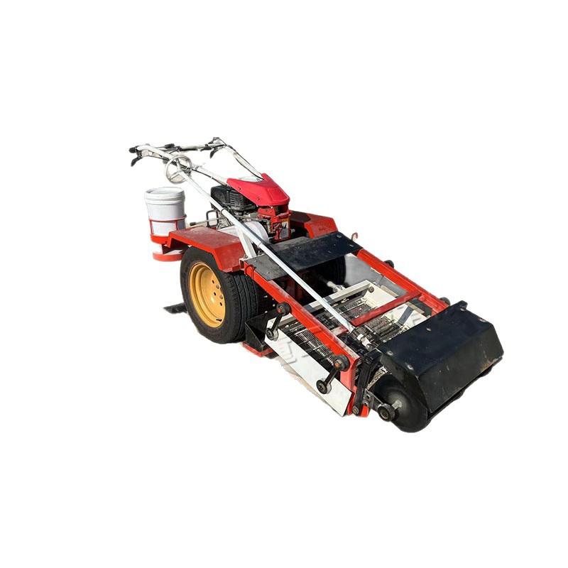 Equipo hidráulico de limpieza de playa de la isla de Hainan rastrillo de grava de arena tracción camión de recolección de basura de playa