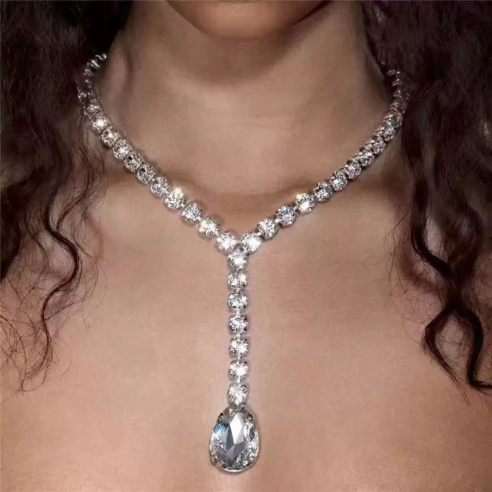 Luxury Fashion Diamond Water Drop Pendant Long Necklace Women European and American Sexy Tassel Necklace Wedding Accessories Women