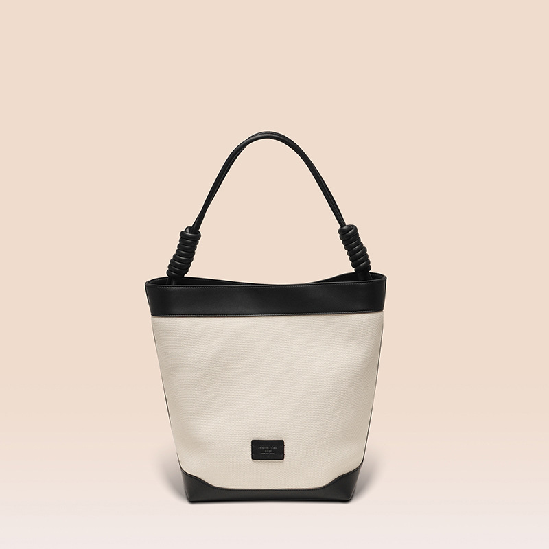 Small Team of Female Bag Product Service Professionals for Pre-Production Development, Production Coordination, Delivery Guarantee, Optimization of After-Sales Service, and Color-Blocking Design