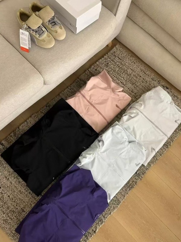 Taizhou Outdoor Bird Home Mismo estilo ligero BETA JK nueva chaqueta de montañismo resistente al viento e impermeable LOGO