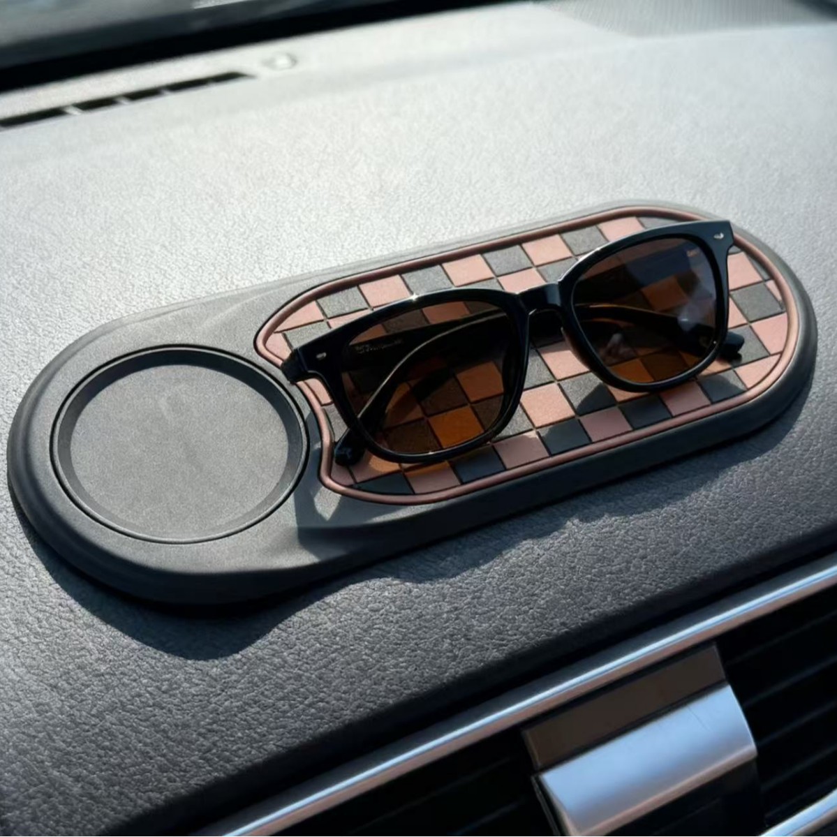 Cross-Border Car Anti-Slip Mat, Mobile Phone Holder with Strong Adsorption, High Temperature Resistance, Car Number Plate, Multifunctional Ornament and Storage