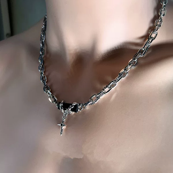 New Niche Design Entwined Black Gemstone Cross Necklace for Men and Women, Stylish Clavicle Chain