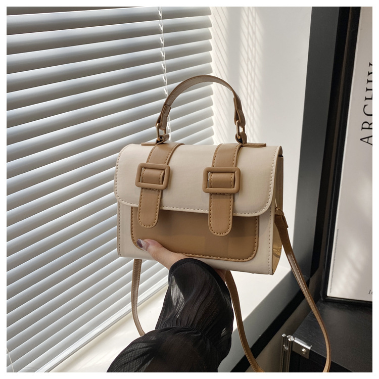 A new 2024 trendy and retro single-shoulder crossbody small square bag for girls, a niche British-style handbag undefined