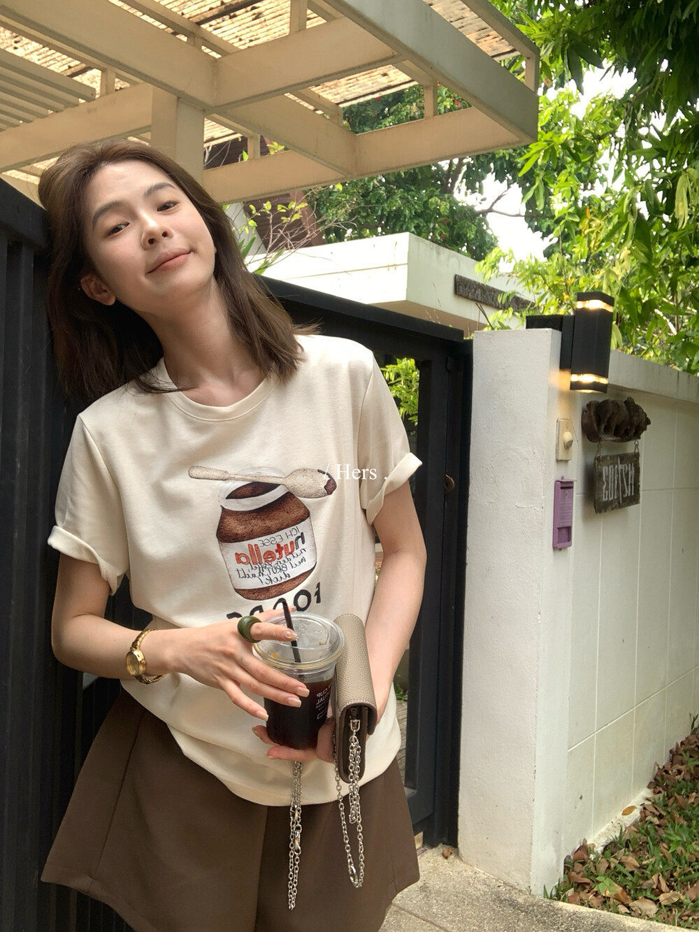 Áo thun nữ cổ tròn in họa tiết sô-cô-la hoạt hình, phong cách Hàn Quốc, form rộng suông — trắng ngà, màu xám, màu mơ chi tiết 4