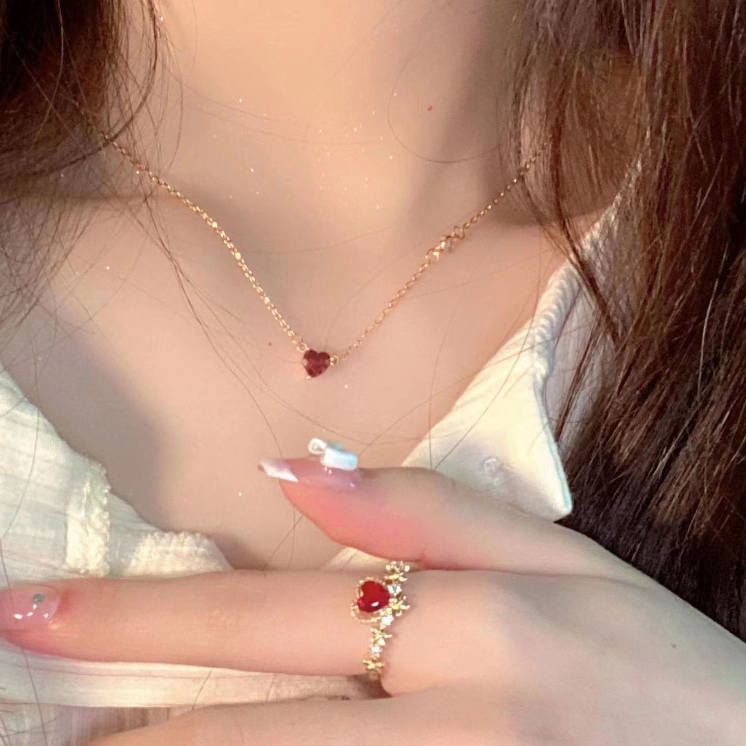 Golden cute sophisticated necklace heart-shaped