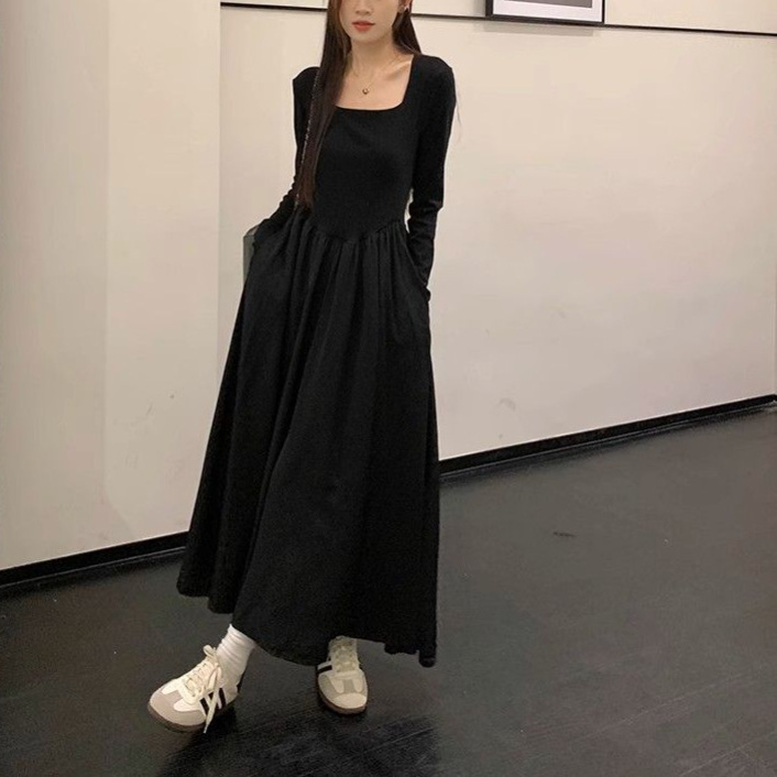 赫本黑色连衣裙女2025春季新款长袖收腰显瘦小黑裙高级感圆领长裙|undefined