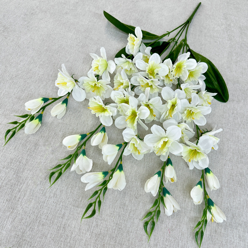 シルク印刷の大水仙の造花のシミュレーションの花束は食卓を飾って花を飾って客間を飾って人工花を飾っています。|undefined