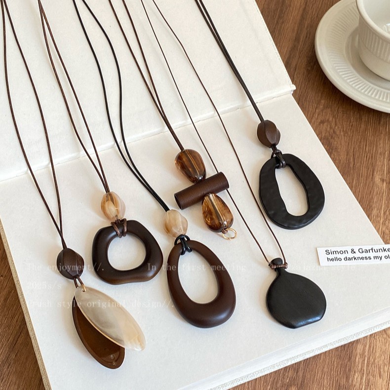 New Chinese Style Hollow Wooden Round Pendant Necklace Women's Ethnic Style Niche Design Sweater Chain Retro Halter Accessories
