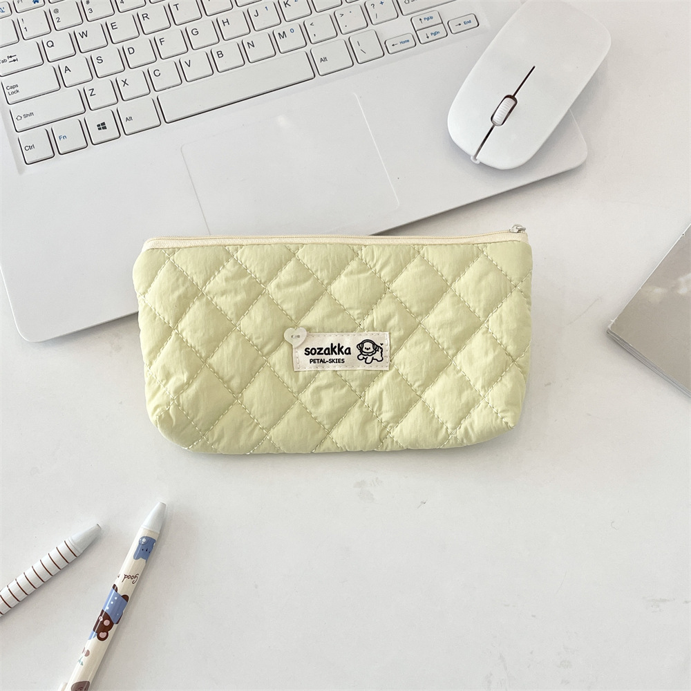 High quality cosmetic bag with diamond pattern, capacious handheld pencil case for students