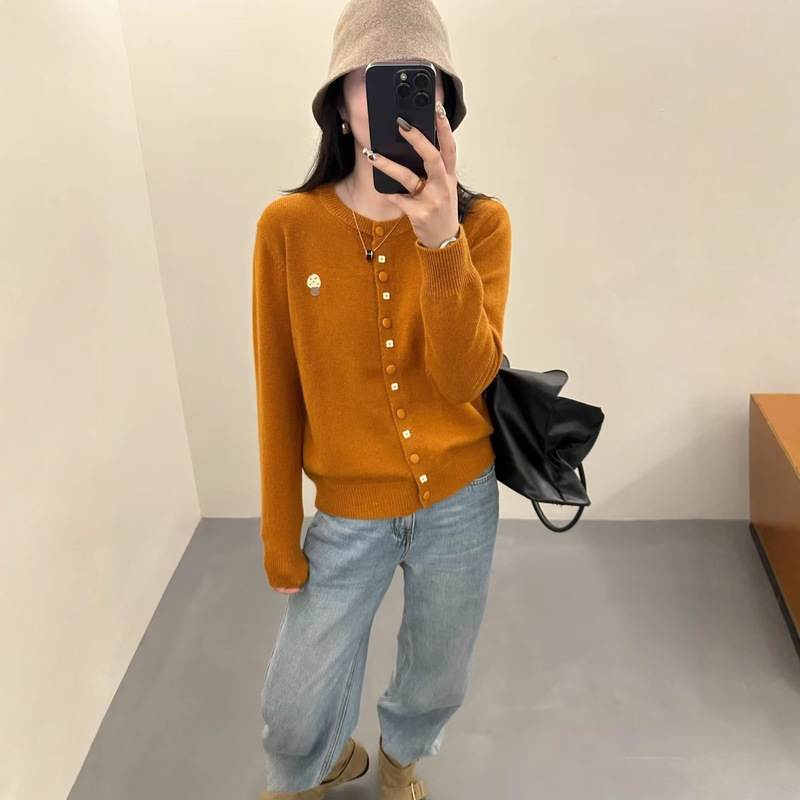 Mushroom Embroidered Knitwear Round Neck Cardigan Women's Autumn and Winter 2025 New Design Niche Knitwear Top