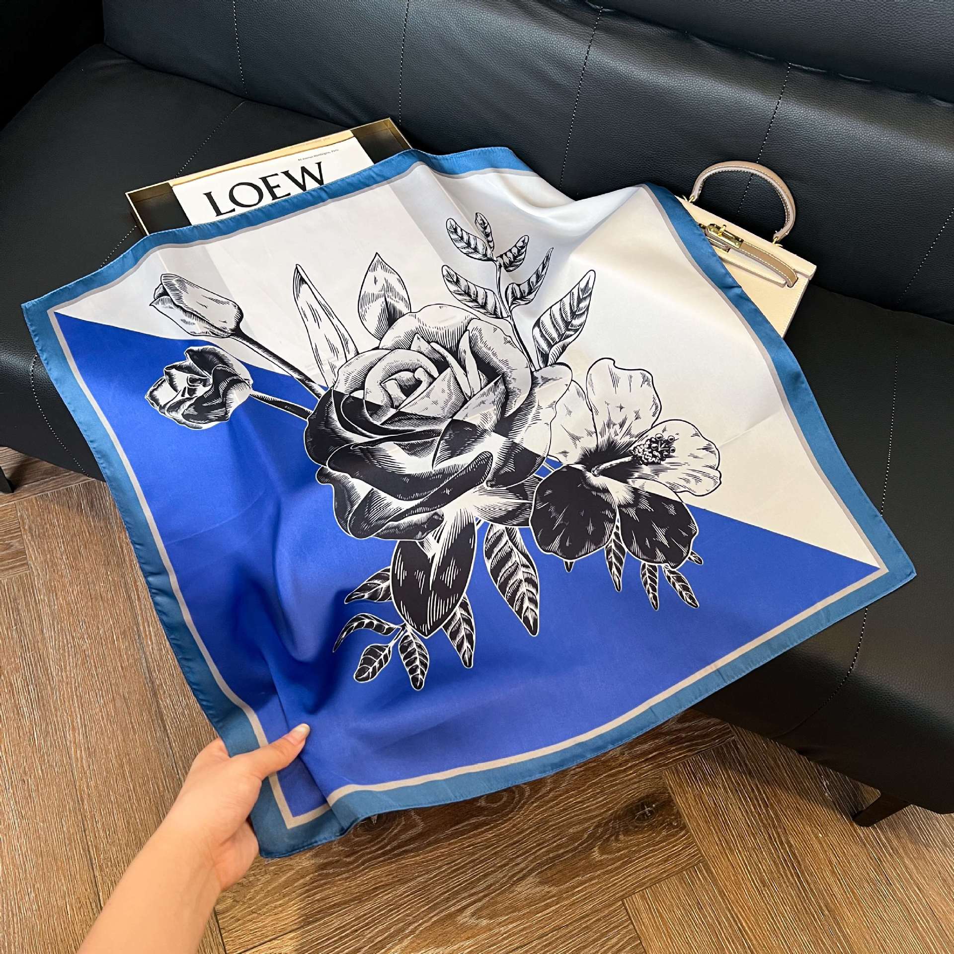 Transfronterizos nuevos bufandas de seda azul de alto nivel de seda cuadrada de simulación bufandas de moda de decoración de moda de combinación bolsa correa de pelo bufandas profesionales