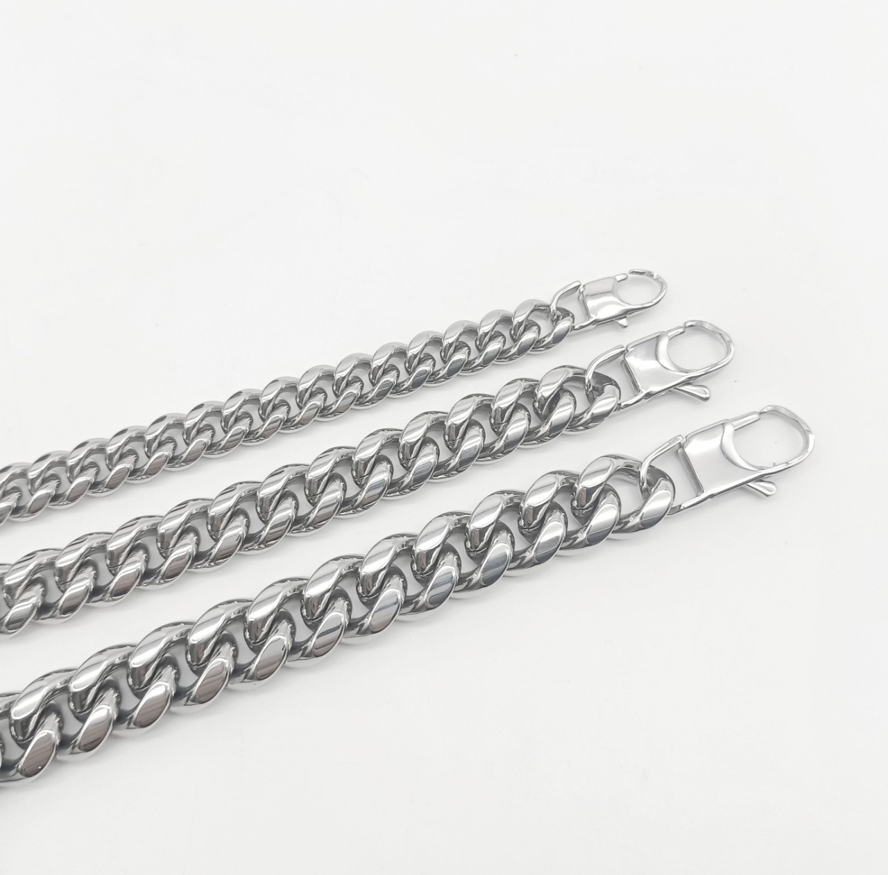 Titanium Cuban Chain Necklace For Men And Women Elegant Design_voghion.com