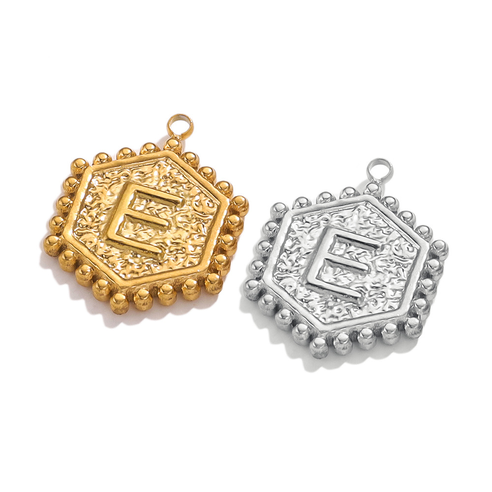 Colgante hexagonal de la letra del corazón del acero inoxidable A-Z colgante de la letra hexagonal DIY accesorios de la joyería colgante