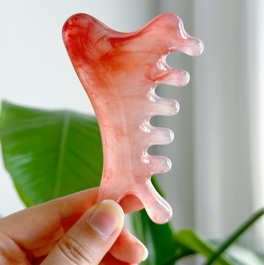 Массажная расческа из смолы вишневого цвета (большой размер)