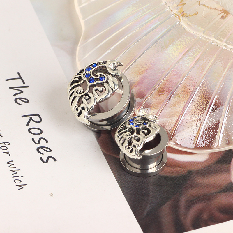 Labret piercing jewelry detail image