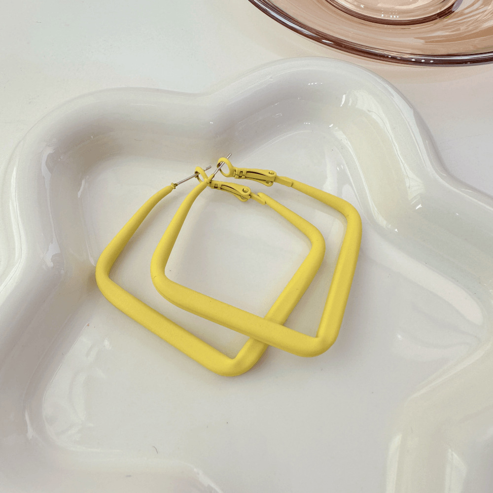 63FF550AB376563BD2D8660915766E