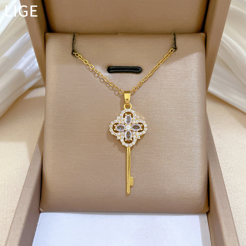 Lucky Grass Full Diamond Necklace Titanium Steel Collarbone Chain_voghion.com