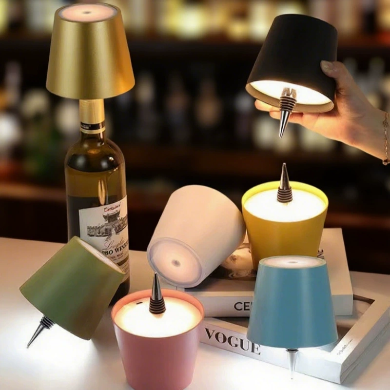 Настольная лампа для ресторана в скандинавском стиле, в форме бутылки вина, с креативным дизайном, встроенной подсветкой, съемной зарядкой и RGB-подсветкой.