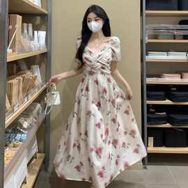 大码女装茶歇泡泡袖碎花连衣裙女夏季胖显瘦收腰感领长裙