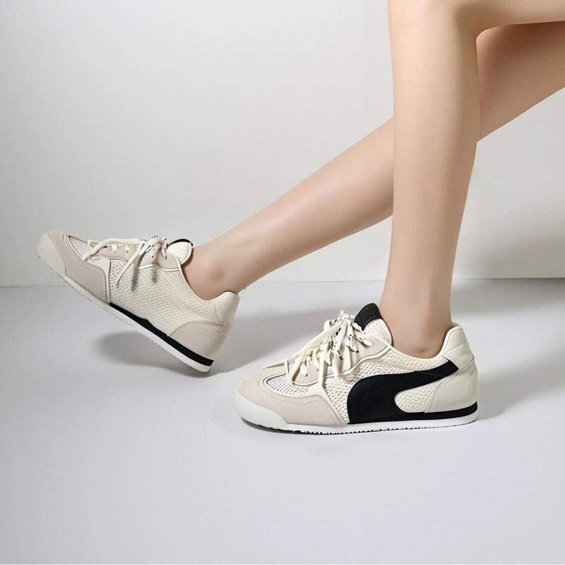 [В том же стиле знаменитостей] Новинка 2025 года, уродливые милые тренировочные туфли в балетном стиле с внутренним увеличением, женские повседневные спортивные туфли из натуральной кожи большого размера