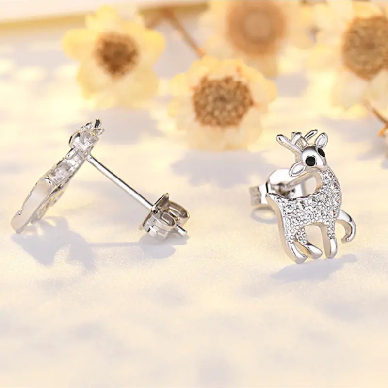 Cao Shi sweet and delicate deer earrings Christmas fashion festival earrings Korean new simple and cute earrings_voghion.com