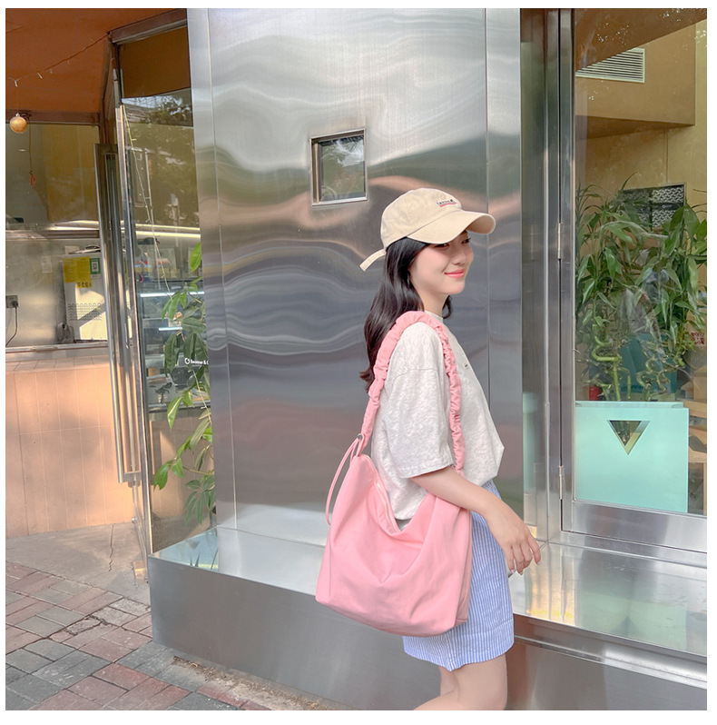 A new large-capacity women's single-shoulder bag with cross-border fashion and simplicity, a fresh and artistic crossbody bag, and a student commuting bag undefined