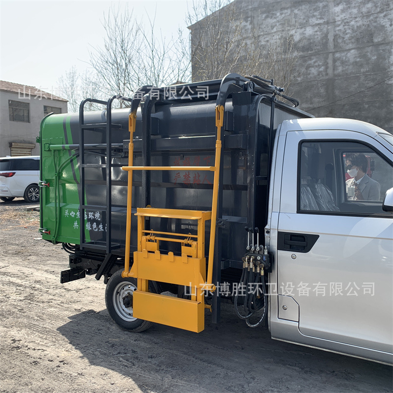 电动四轮挂桶垃圾车