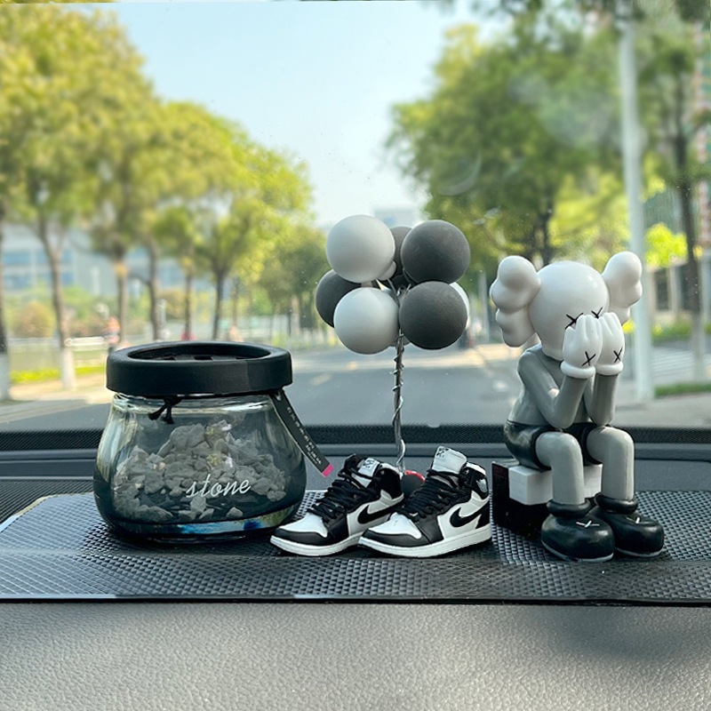 Panda shoes + gray ball + gray face covering ks + boiling seat + pad