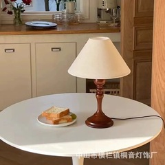 レトロなテーブルランプ、高級モダンなフレンチスタイルのベッドサイドランプ、雰囲気のあるランプ、新中式、中世風、ダークカラーの寝室用ランプ、調光可能