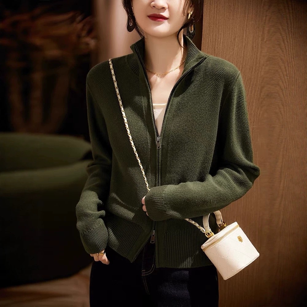 Stand-up collar zippered knitted cardigan for women, new autumn and winter casual outerwear, loose and slimming short sweater, early spring coat