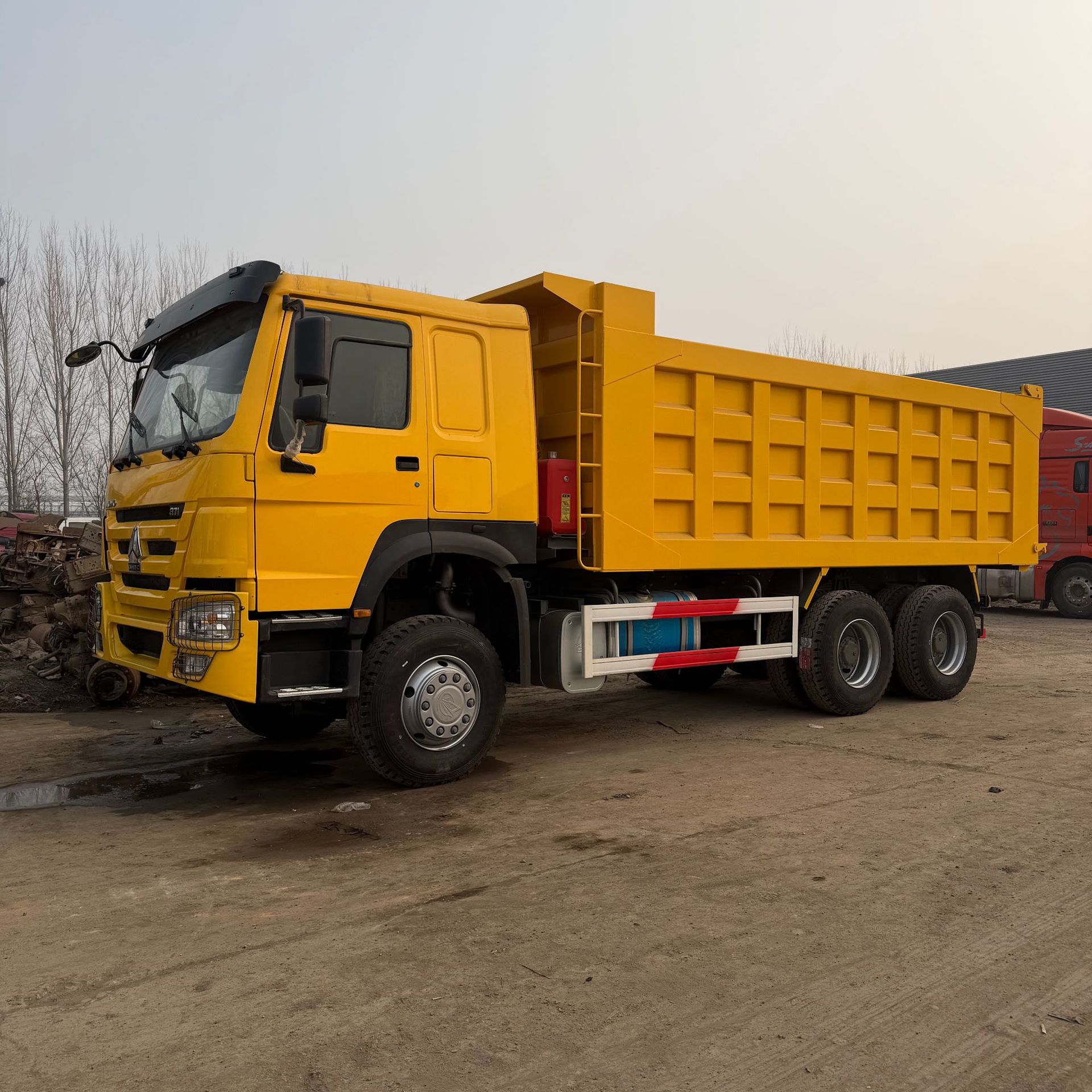 Factory Cross-Border Export of Howo Used Dump Trucks, 371 Horsepower, In-Stock Heavy-Duty Trucks, Engineering Dump Trucks, 10-Wheelers
