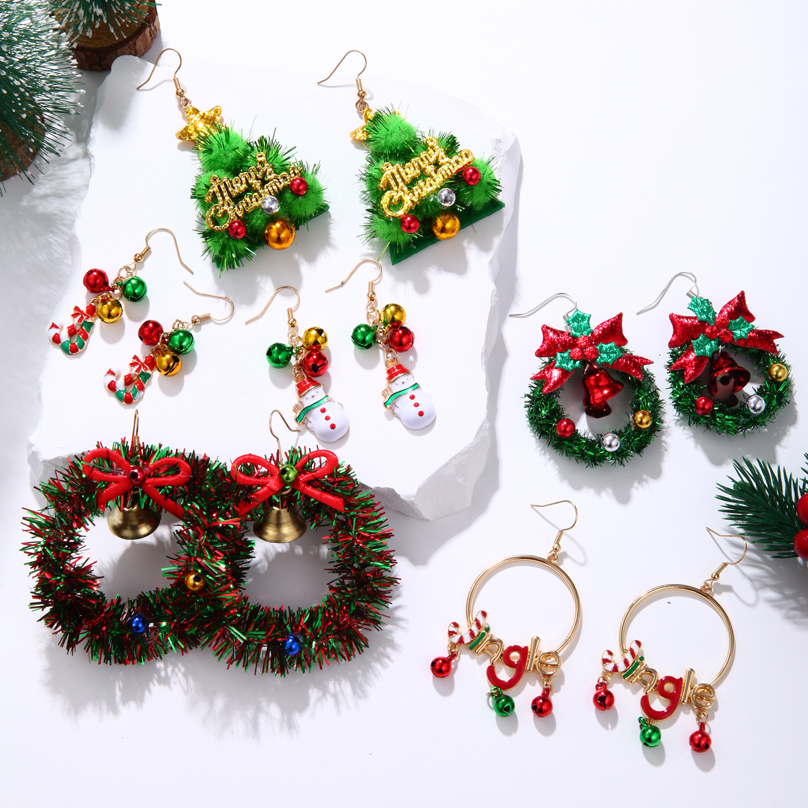 Cute Christmas Christmas Tree Wreath Bell Zinc Alloy Drop Earrings display picture 1