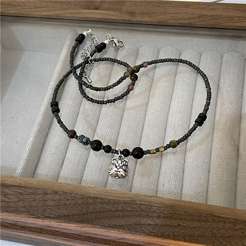 National style lion awakening pendant necklace women's niche rice bead clavicle chain new Chinese style hand-beaded agate copper neck necklace accessories