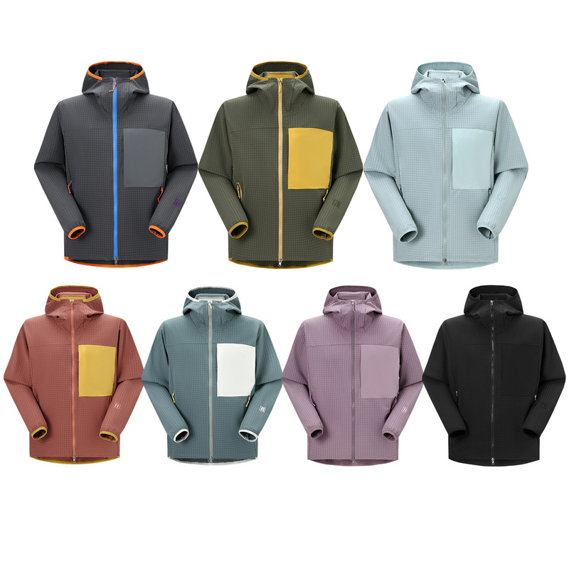 Plain, unbranded R2 techface softshell hooded jacket, suitable for outdoor wear in autumn and winter, providing warmth, wind protection, and fleece lining, a couple's jacket
