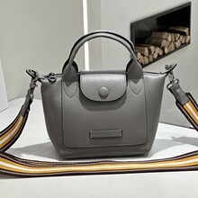 �W���羳�¿�r���M��ţƤб����ٴ����eŮʿ�������������Ӱ�