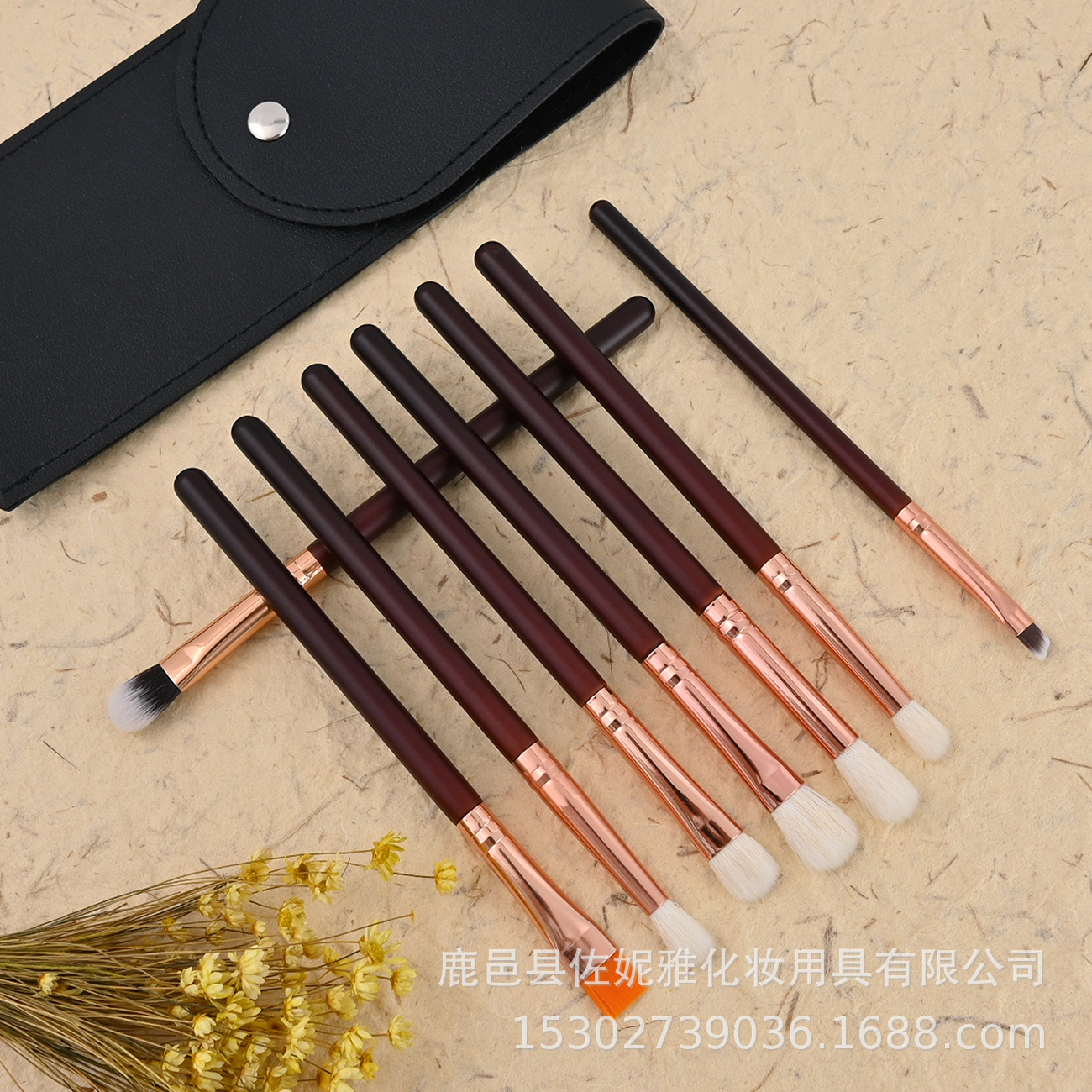 Brush for contouring