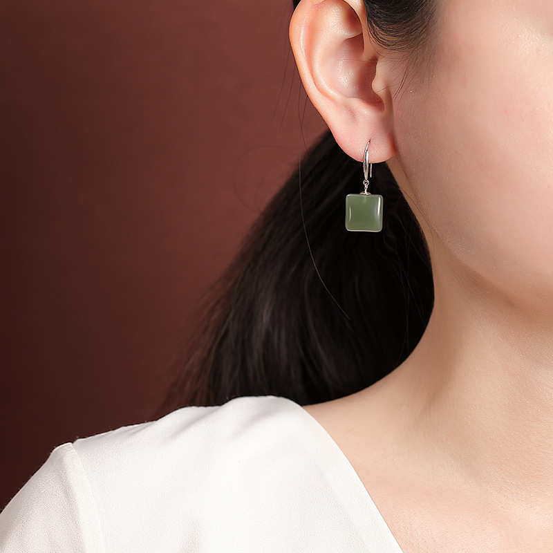 Bông tai bạc S925 đính ngọc Hetian xanh hình học vuông thanh lịch — một cặp