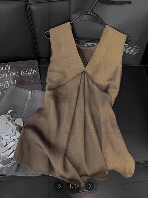 フランスvネックのサテンのサスペンダーのベストの婦人服の外は夏の大衆のデザイン感の中の長いタイプの頭の袖なしのシャツを着ます。|undefined