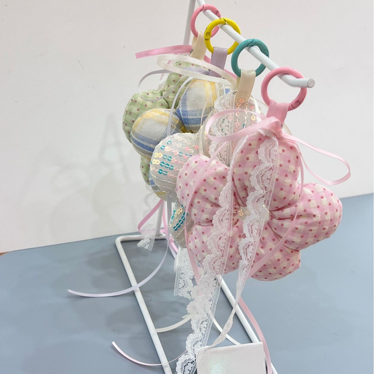 Flores bolsas colgantes de doble propósito punto de onda de encaje cuadrado arco de cabello para mujeres lindas bolas de cabello colgantes de mochila