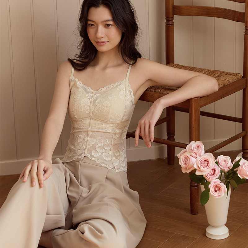 2026 Spring/Summer New French Lace Camisole for Women, with Built-in Bra Pads, Slim Fit, Can Be Worn as an Inner Layer or Outerwear