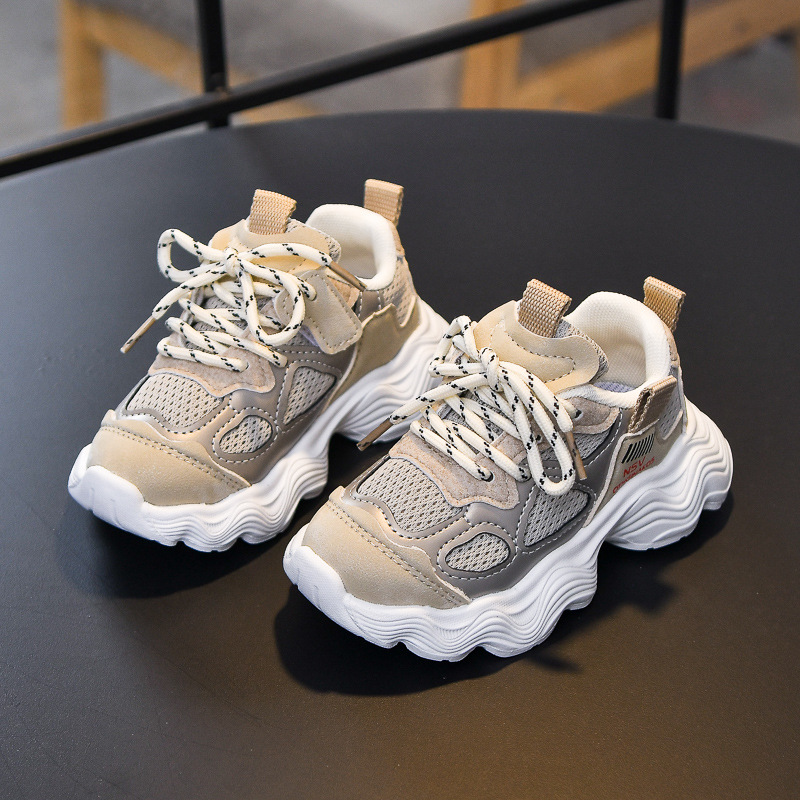 Zapatos deportivos de niñas 2025 primavera y otoño nuevos zapatos de moda de malla para niños respirables zapatos para niños zapatos de running suaves