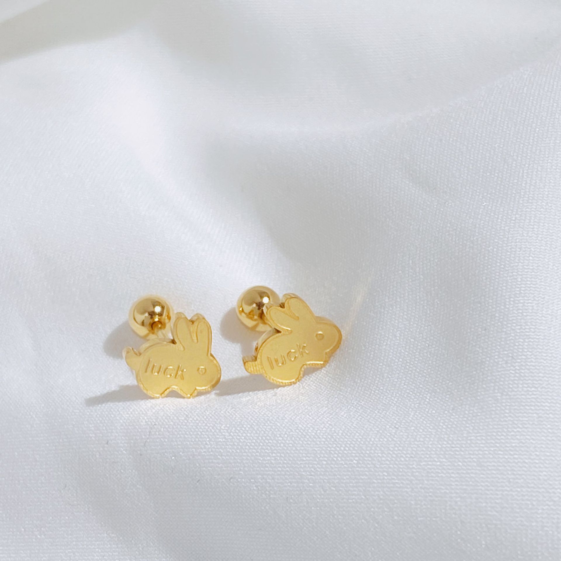 Retro Rabbit Titanium Steel Plating Artificial Pearls Ear Studs 1 Pair