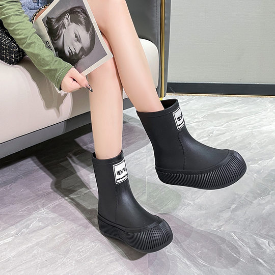 In stock Korean style fashionable mid-calf fashion women's boots comfortable waterproof non-slip lightweight soft wear-resistant thick-soled rain boots Women's outer